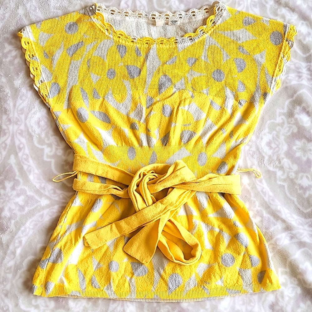 Moth Flower Top 🌼.  S.